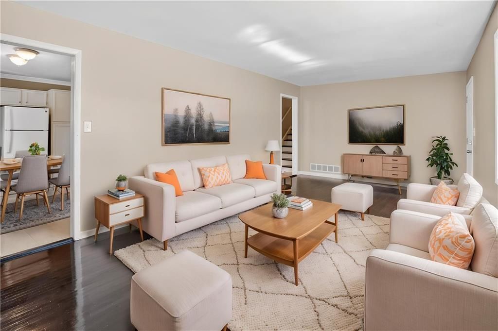 Image 4 of property listing at 6107 Winview Drive, Forest Park, GA 30297