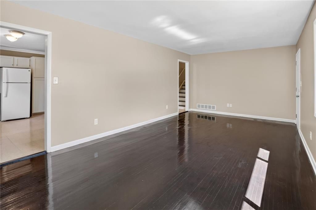 Image 5 of property listing at 6107 Winview Drive, Forest Park, GA 30297