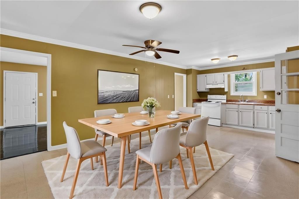 Image 6 of property listing at 6107 Winview Drive, Forest Park, GA 30297