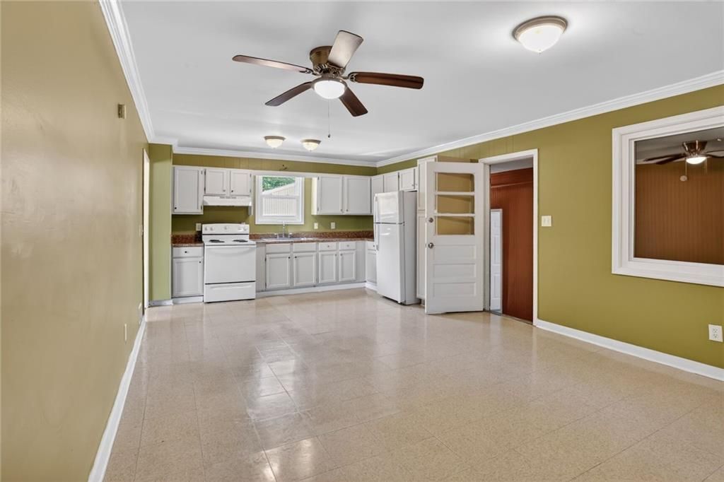 Image 7 of property listing at 6107 Winview Drive, Forest Park, GA 30297