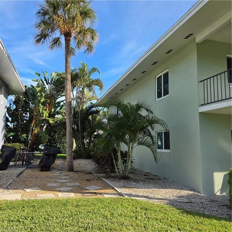 466 12th AVE S 466, Naples, FL 34102