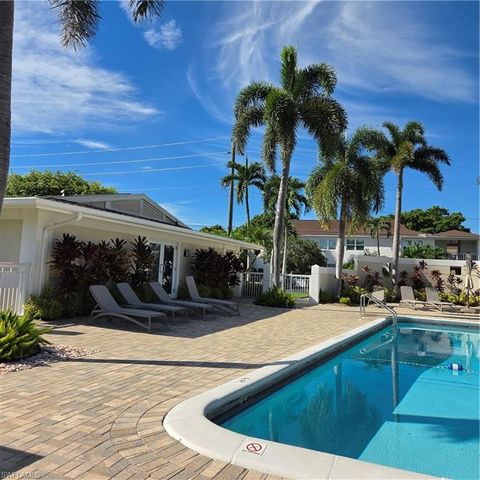 466 12th AVE S 466, Naples, FL 34102