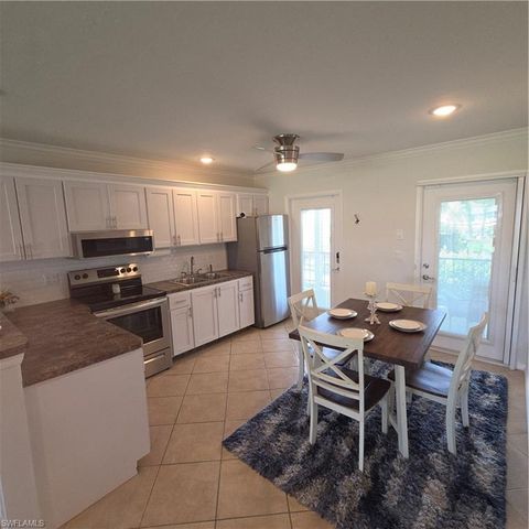 466 12th AVE S 466, Naples, FL 34102