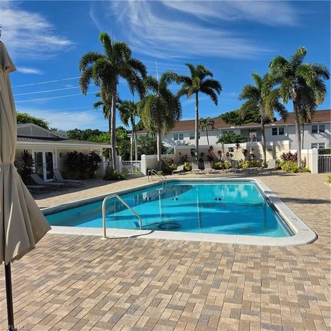 466 12th AVE S 466, Naples, FL 34102
