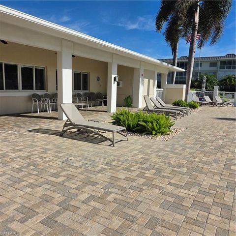 466 12th AVE S 466, Naples, FL 34102