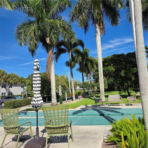 466 12th AVE S 466, Naples, FL 34102