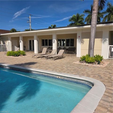466 12th AVE S 466, Naples, FL 34102