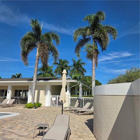 466 12th AVE S 466, Naples, FL 34102