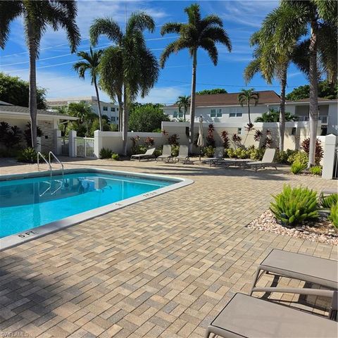 466 12th AVE S 466, Naples, FL 34102
