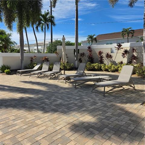 466 12th AVE S 466, Naples, FL 34102