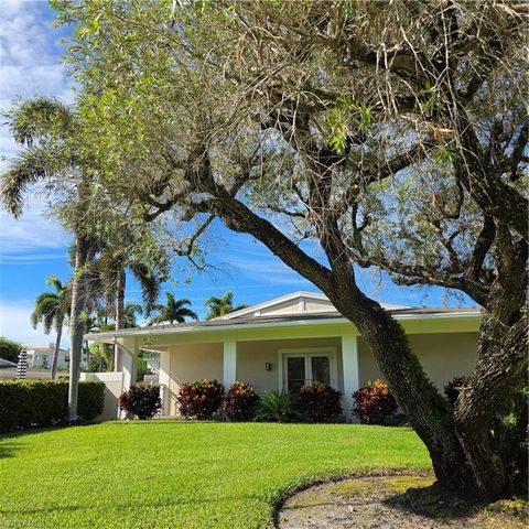 466 12th AVE S 466, Naples, FL 34102