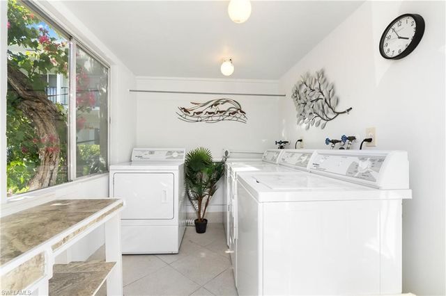 466 12th AVE S 466, Naples, FL 34102