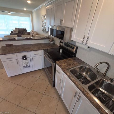 466 12th AVE S 466, Naples, FL 34102