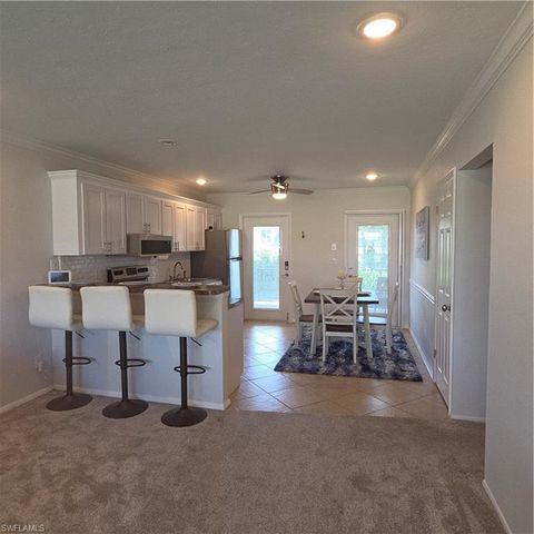 466 12th AVE S 466, Naples, FL 34102