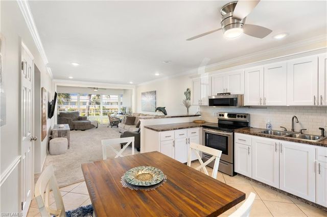 466 12th AVE S 466, Naples, FL 34102