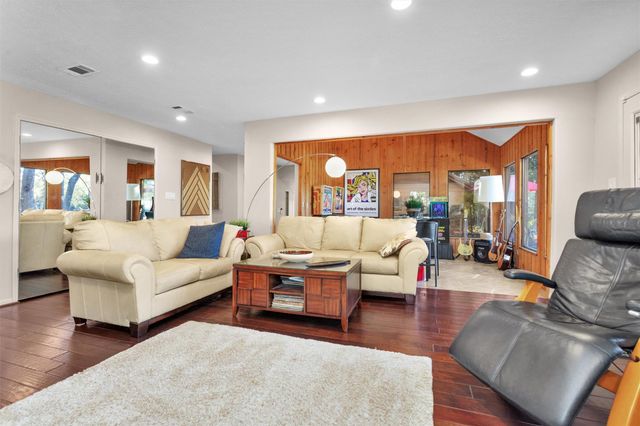117 Clear Springs Drive, Montgomery, TX 77356