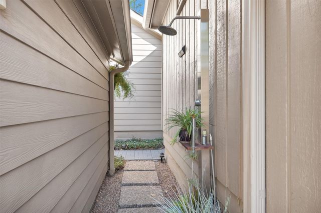117 Clear Springs Drive, Montgomery, TX 77356