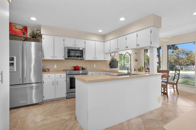117 Clear Springs Drive, Montgomery, TX 77356
