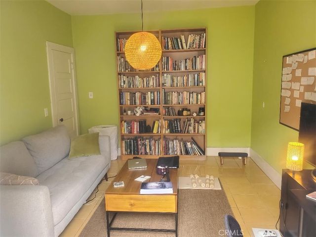 250 N Ridgewood Place N, Los Angeles, CA 90004