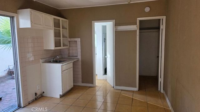 250 N Ridgewood Place N, Los Angeles, CA 90004