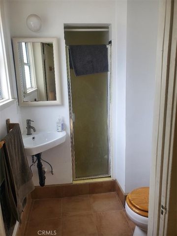 250 N Ridgewood Place N, Los Angeles, CA 90004