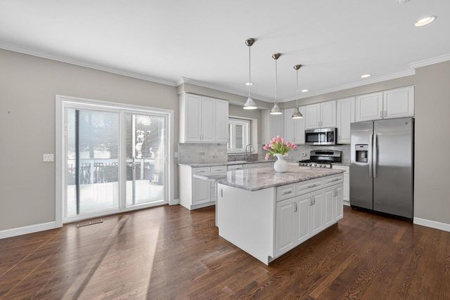 2892 Forest Down, Fitchburg, WI 53711