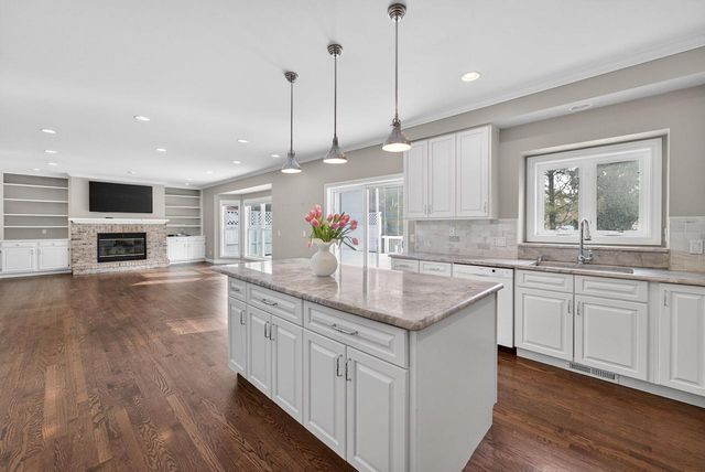 2892 Forest Down, Fitchburg, WI 53711