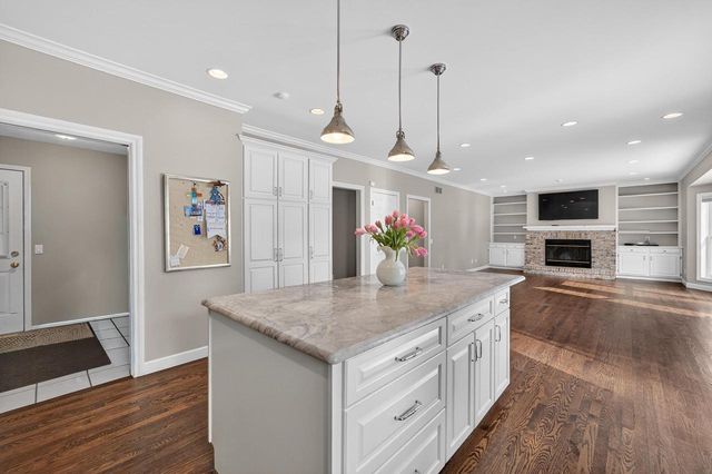 2892 Forest Down, Fitchburg, WI 53711