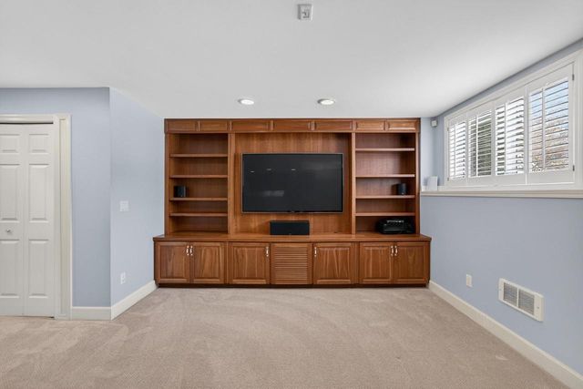 2892 Forest Down, Fitchburg, WI 53711