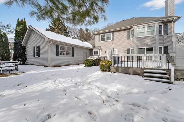 2892 Forest Down, Fitchburg, WI 53711