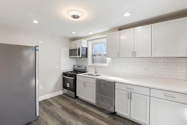 1S480 Monterey Avenue, Oakbrook Terrace, IL 60181