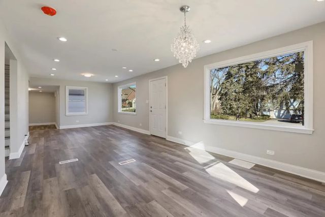 1S480 Monterey Avenue, Oakbrook Terrace, IL 60181