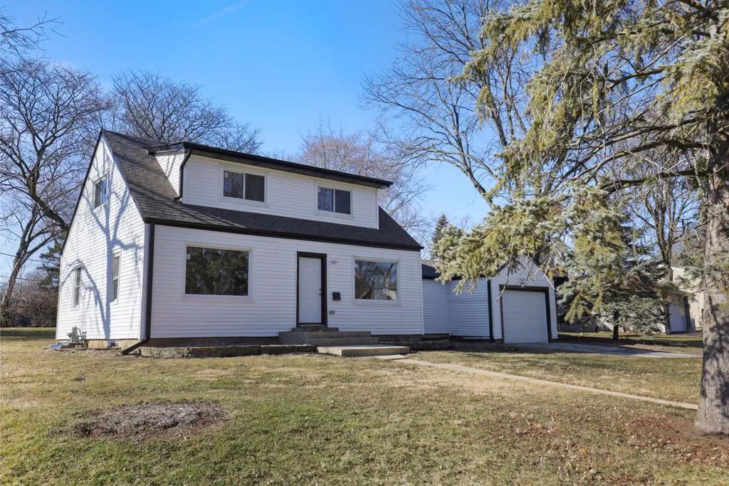 1S480 Monterey Avenue, Oakbrook Terrace, IL 60181