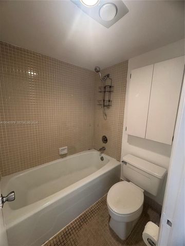 20505 E Country Club Dr 835, Aventura, FL 33180