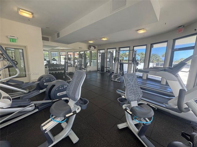 20505 E Country Club Dr 835, Aventura, FL 33180