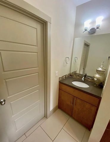 903 Cardinal A, Austin, TX 78704