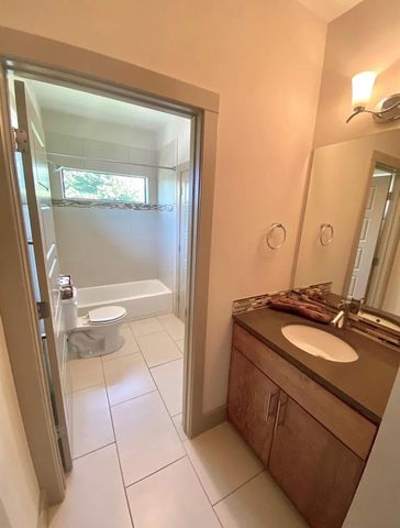 903 Cardinal A, Austin, TX 78704