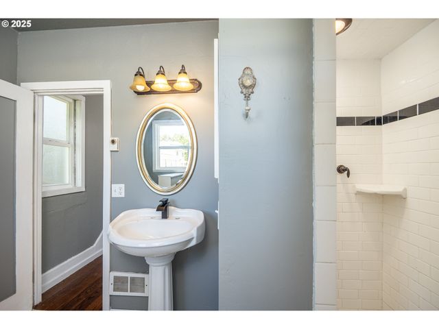 289 HARBOR St, Florence, OR 97439