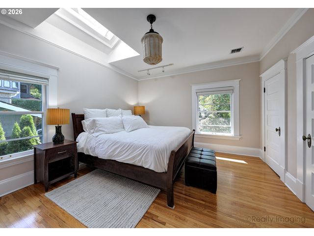 2734 Sw FERN St, Portland, OR 97201