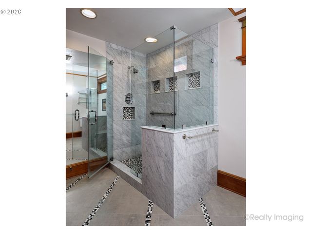 2734 Sw FERN St, Portland, OR 97201