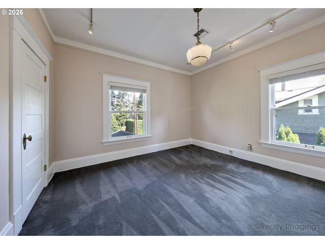 2734 Sw FERN St, Portland, OR 97201