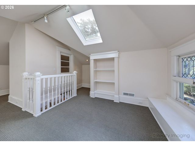 2734 Sw FERN St, Portland, OR 97201