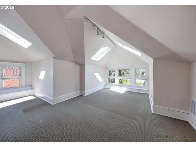 2734 Sw FERN St, Portland, OR 97201