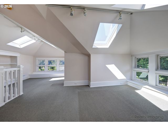 2734 Sw FERN St, Portland, OR 97201