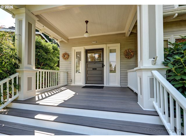 2734 Sw FERN St, Portland, OR 97201