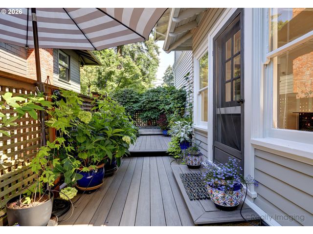 2734 Sw FERN St, Portland, OR 97201