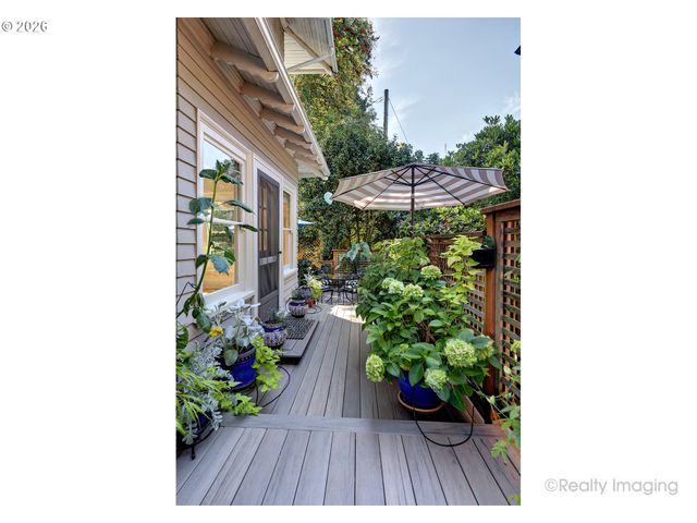 2734 Sw FERN St, Portland, OR 97201
