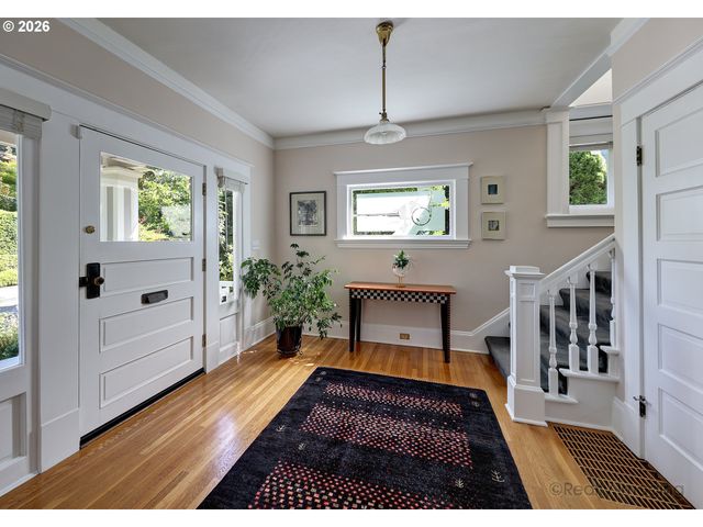 2734 Sw FERN St, Portland, OR 97201