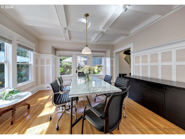 2734 Sw FERN St, Portland, OR 97201