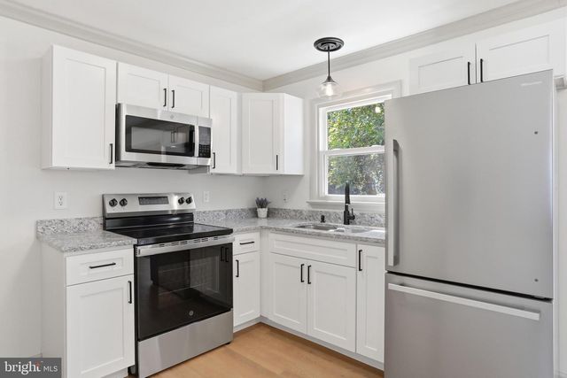 858 W 11TH ST, Front Royal, VA 22630